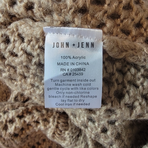 NWT John + Jenn Long Tan Beige Cable Knit Chunky Pullover Sweater Size M - Picture 7 of 11